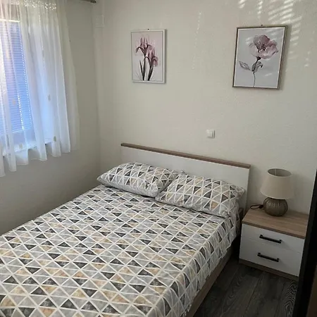 Room In Otocac Helena Exterior photo