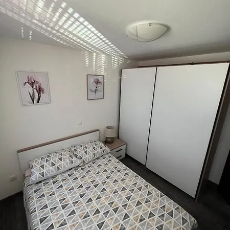 Room In Otocac Helena Exterior photo