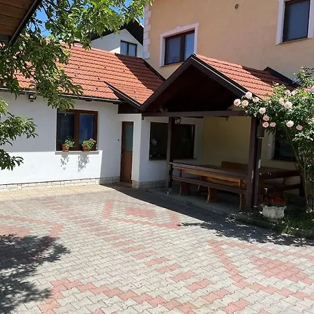 Room In Otocac Helena Exterior photo